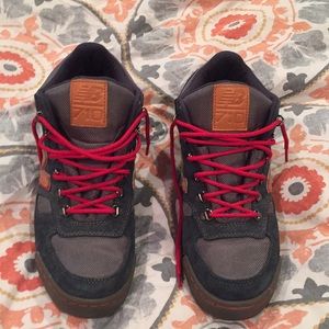 Men’s New Balance Sneaker/Boot - NB710 - Size 9